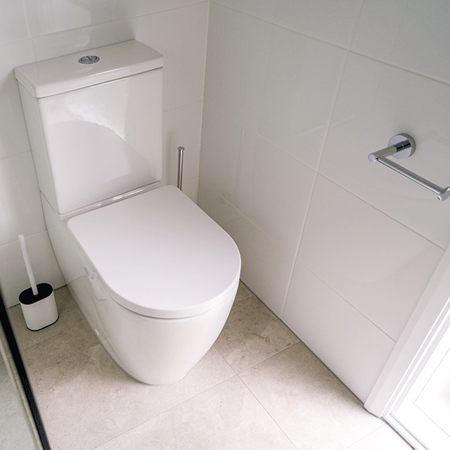 Phoenix Radii Toilet Roll Holder Round Plate Chrome
