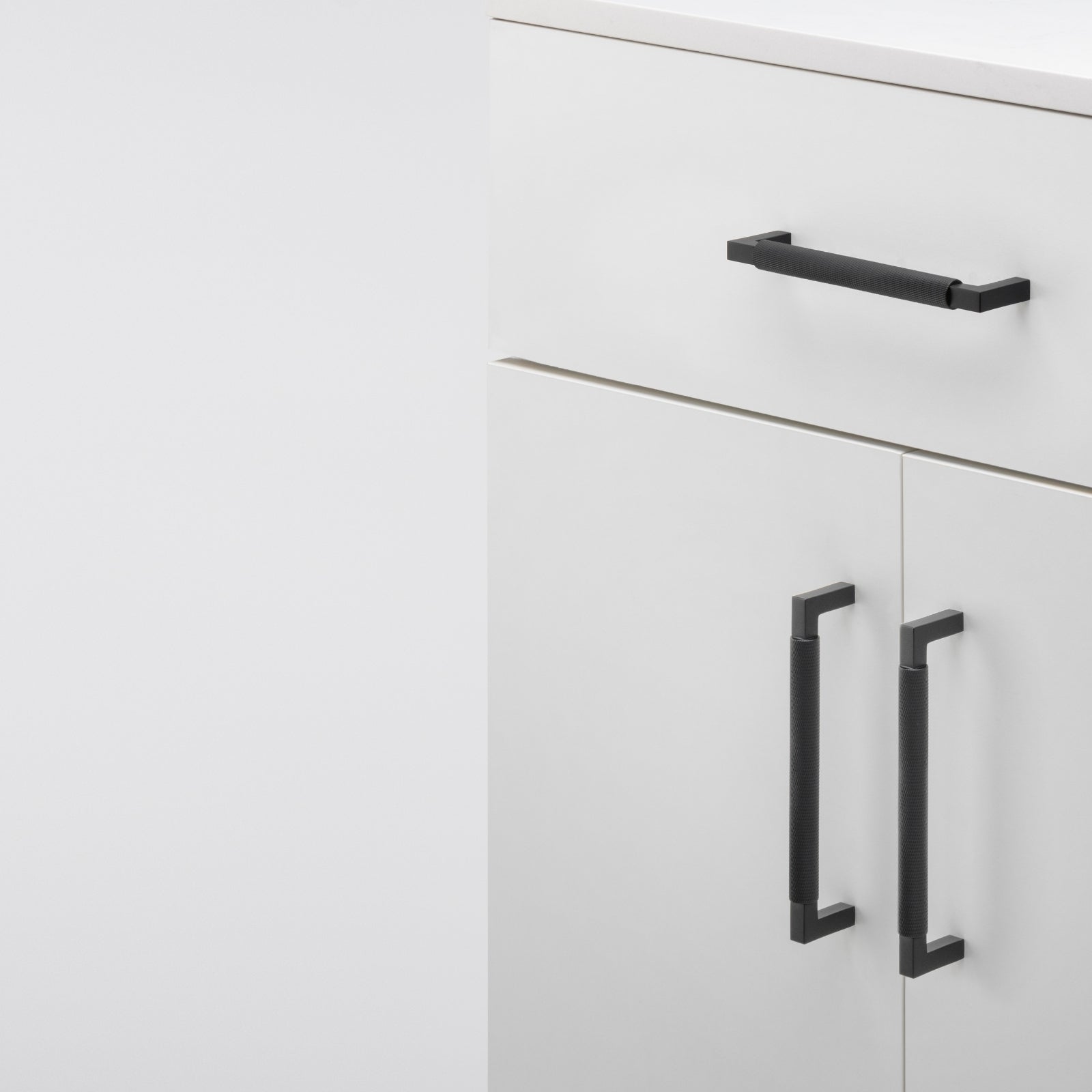Lifestyle Iver Brunswick 160mm Cabinet Pull Handle Matte Black 22111 - The Blue Space