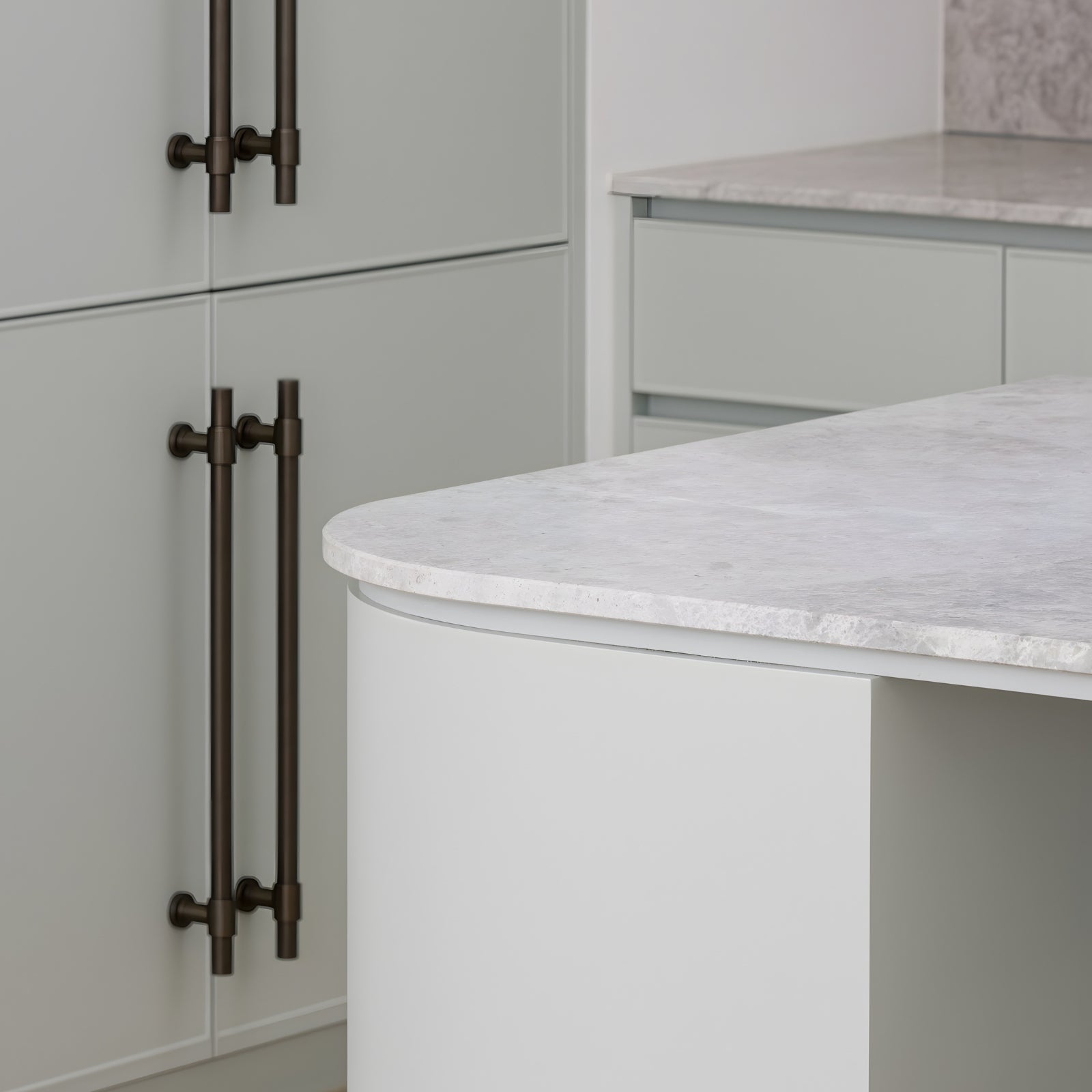 Lifestyle Iver Helsinki 256mm Cabinet Pull Handle Signature Brass 21021 - The Blue Space