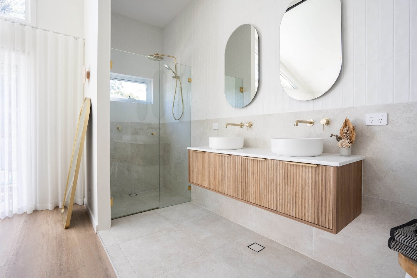 Hills District Project: A Warm and Contemporary Ensuite