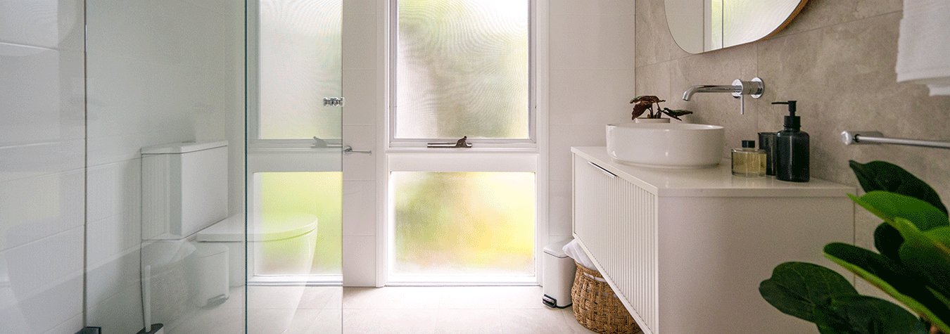 Blue Space Reno's: Modern Minimalist Bathroom