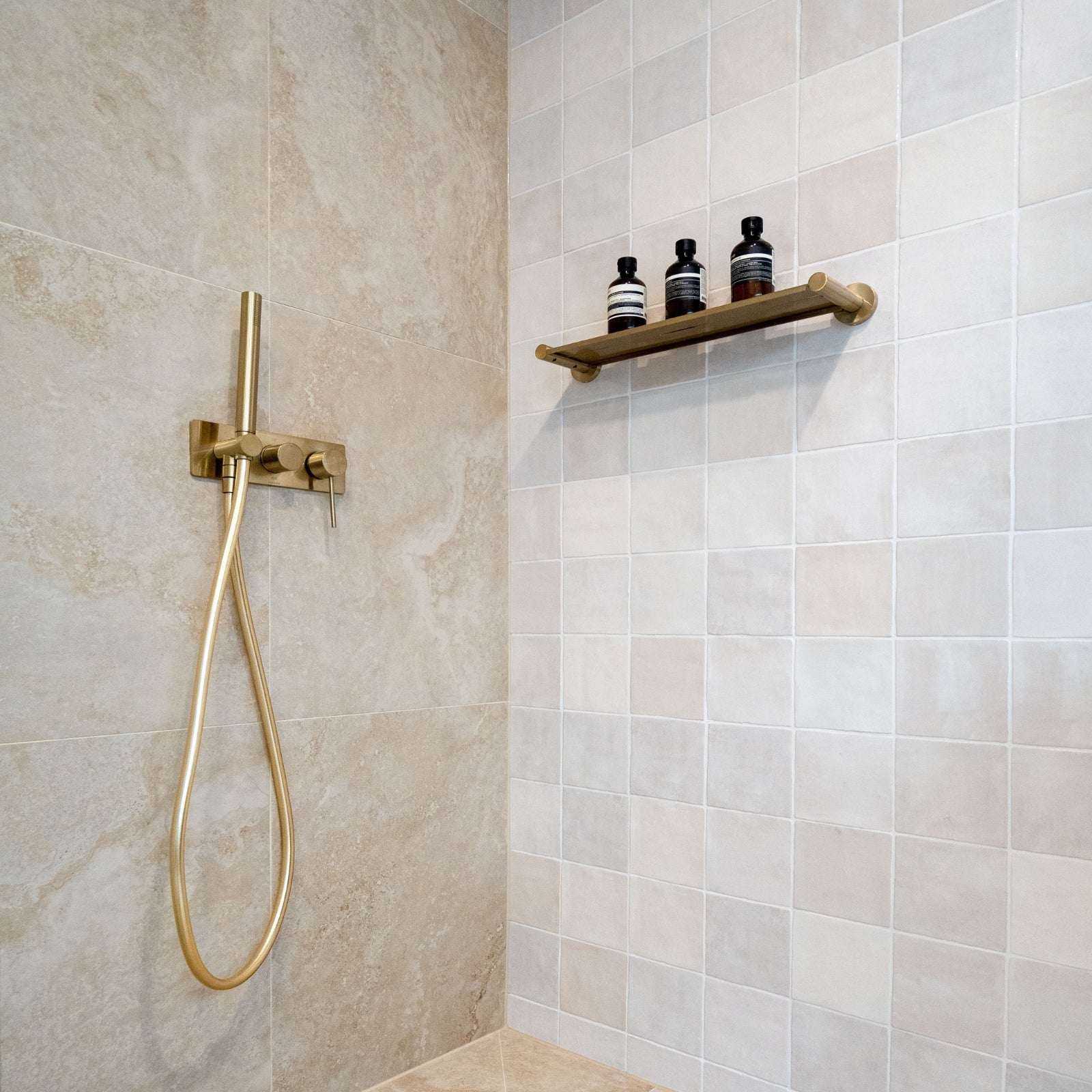 {"type":"root","children":[{"type":"paragraph","children":[{"type":"text","value":"Shower shelves"}]}]}