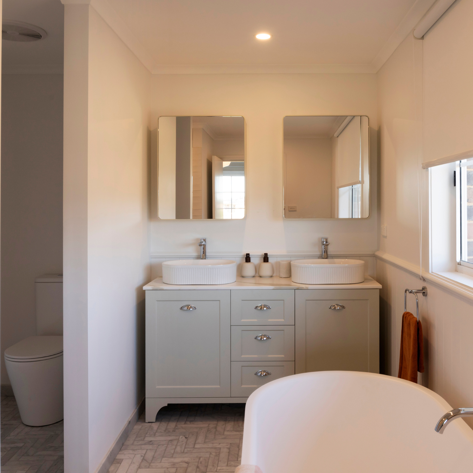 {"type":"root","children":[{"type":"paragraph","children":[{"type":"text","value":"A Spacious Ensuite Designed for Everyday Luxury"}]}]}