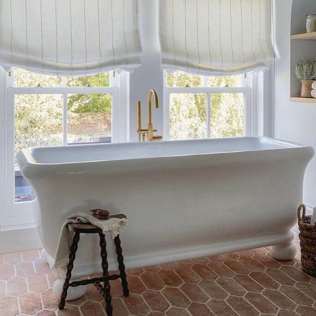 Turner Hastings Kirkham Ball 180 TitanCast Bath - Gloss White