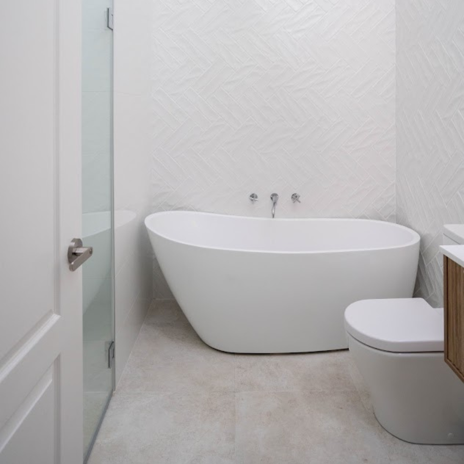{"type":"root","children":[{"type":"paragraph","children":[{"type":"text","value":"A Luxurious Family-Friendly Bathing Zone"}]}]}