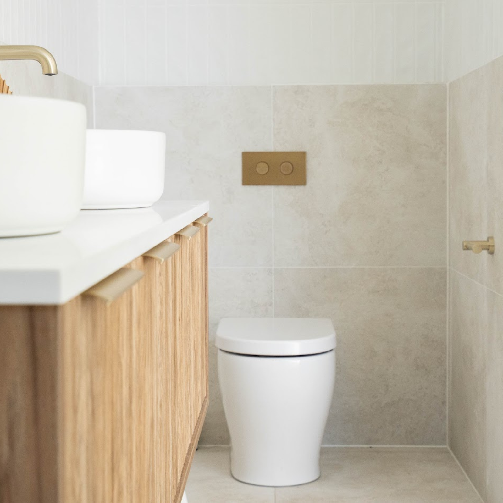 {"type":"root","children":[{"type":"paragraph","children":[{"type":"text","value":"Clean, Modern Fixtures for Everyday Living"}]}]}
