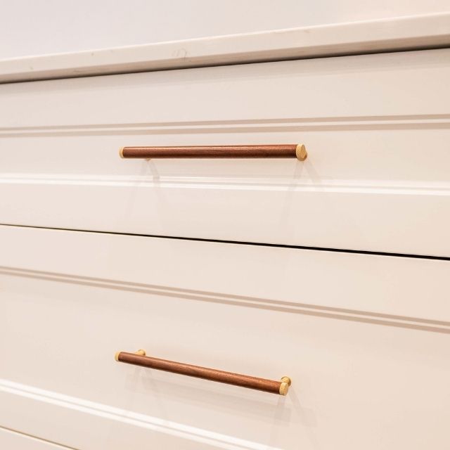 Castella Tundra Handle Walnut/Satin Brass