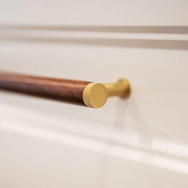 Castella Tundra Handle Walnut/Satin Brass