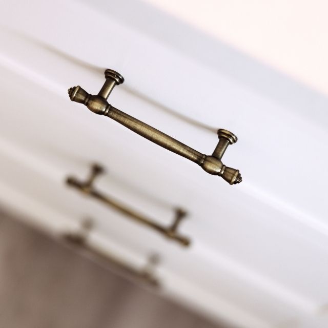 Castella Windsor Handle Antique Brass
