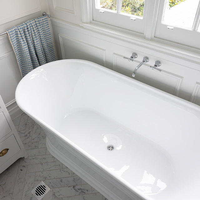 Decina Regent 1700mm Freestanding Oval Bath with Intergrated Overflow