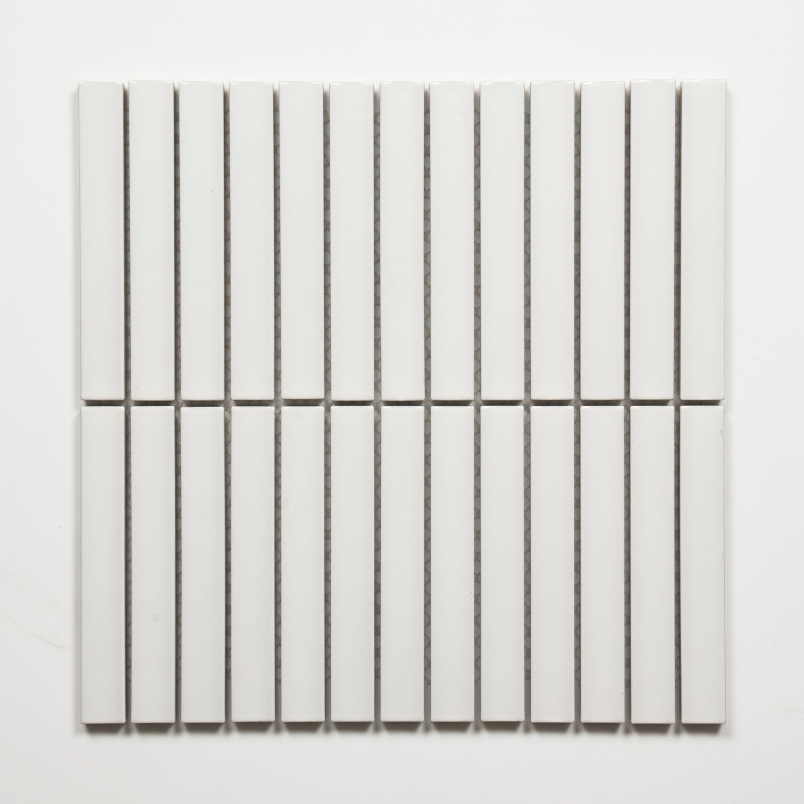 Single No Hand Flute White Matte Concave Porcelain Finger Mosaic Tile 22×145mm FINLAWHMCONCMOS - The Blue Space