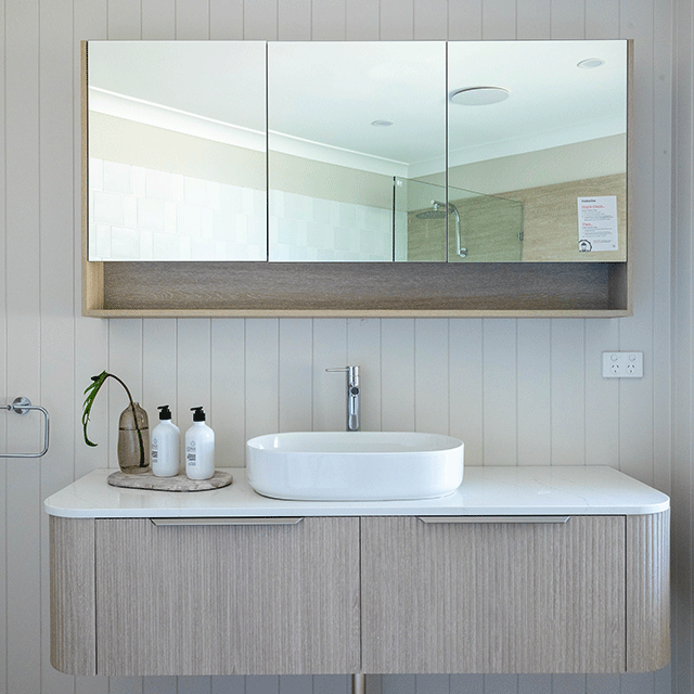 {"type":"root","children":[{"type":"paragraph","children":[{"type":"text","value":"A beautiful curved vanity"}]}]}