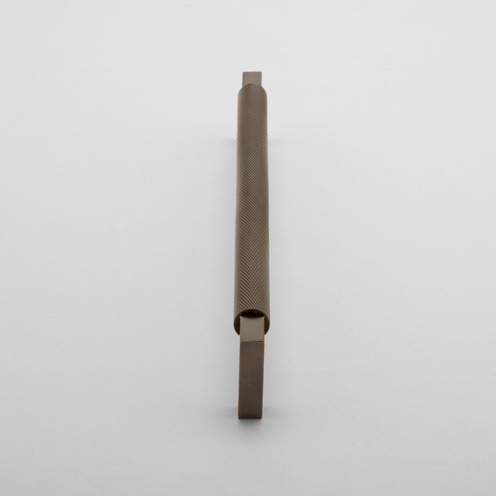 Details 3 Iver Brunswick 256mm Cabinet Pull Handle Signature Brass 22124 - The Blue Space
