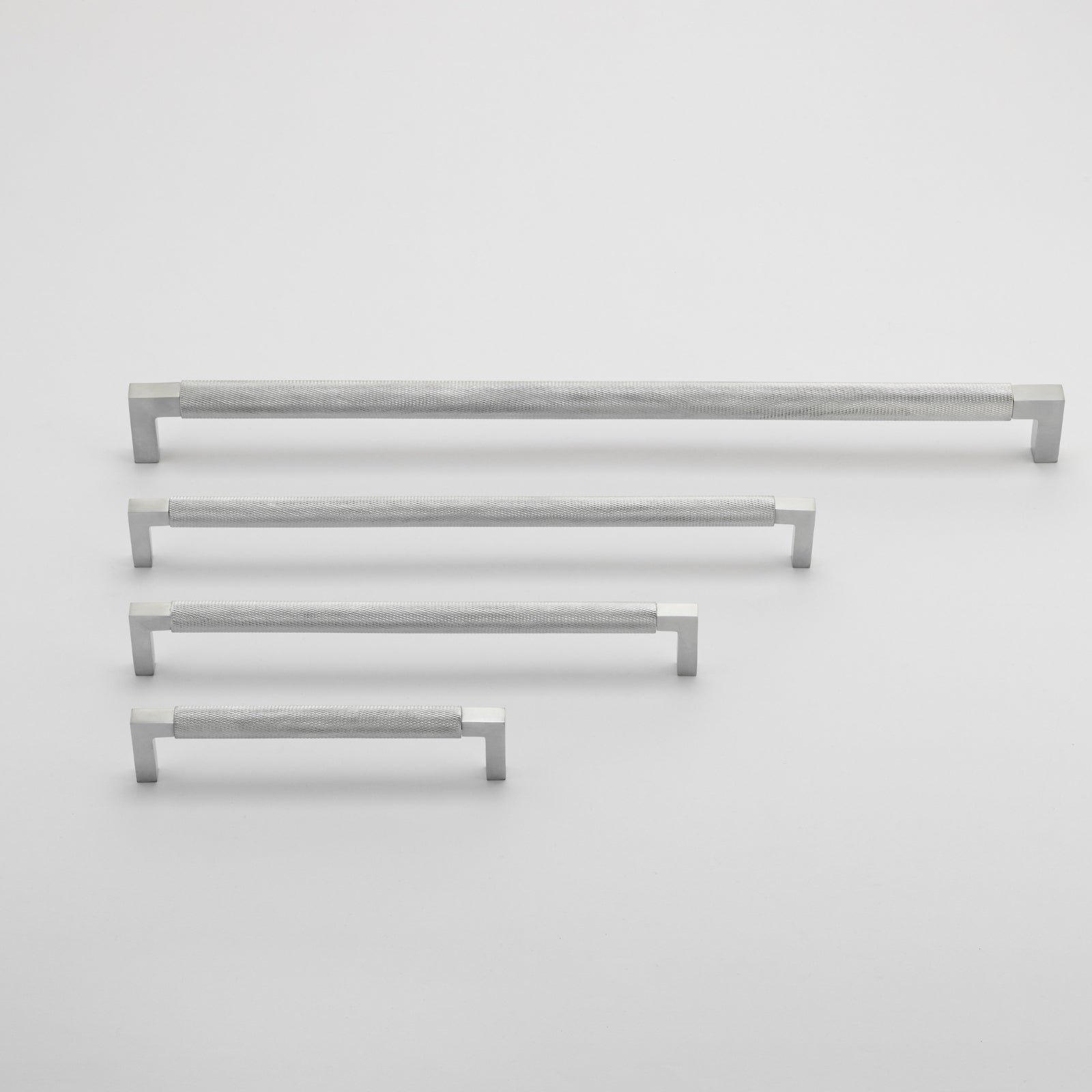 All Size Iver Brunswick 450mm Cabinet Pull Handle Polished Chrome 22142 - The Blue Space