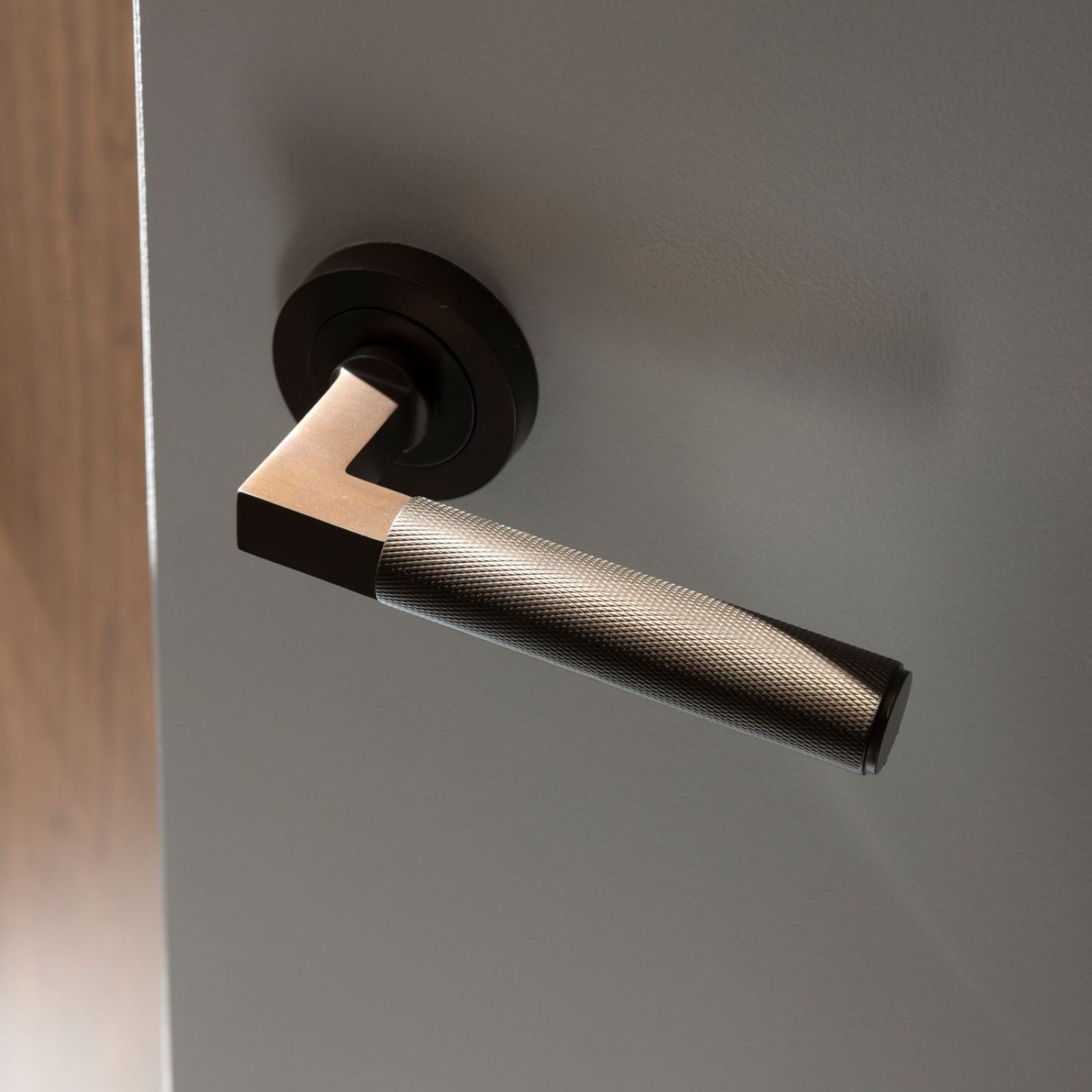 Lifestyle Iver Brunswick Lever Round Rose Entrance Kit with High Security Lock Signature Brass 0351KENTR60KT - The Blue Space