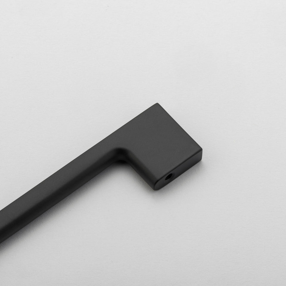 Iver Cali 160mm Cabinet Pull Handle Matte Black