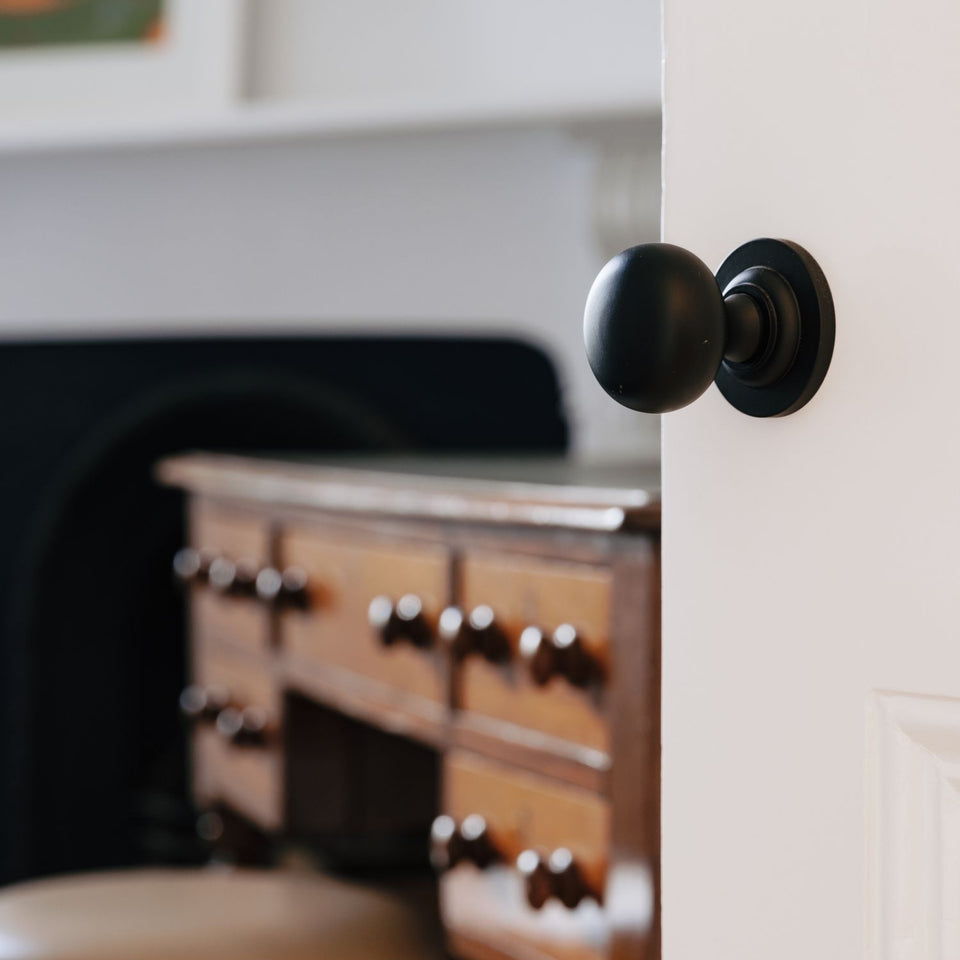 Iver Cambridge Knob Round Rose Passage Kit Matte Black