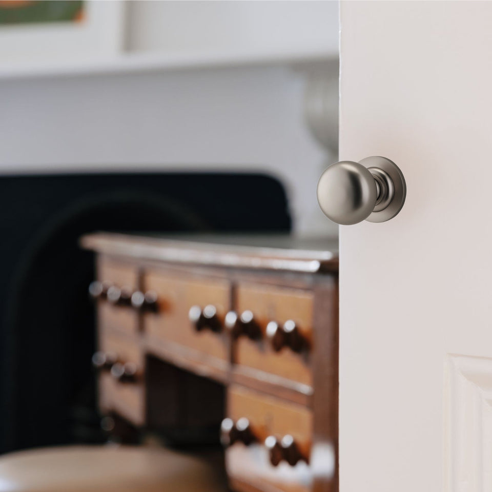 Iver Cambridge Knob Round Rose Passage Kit Satin Nickel