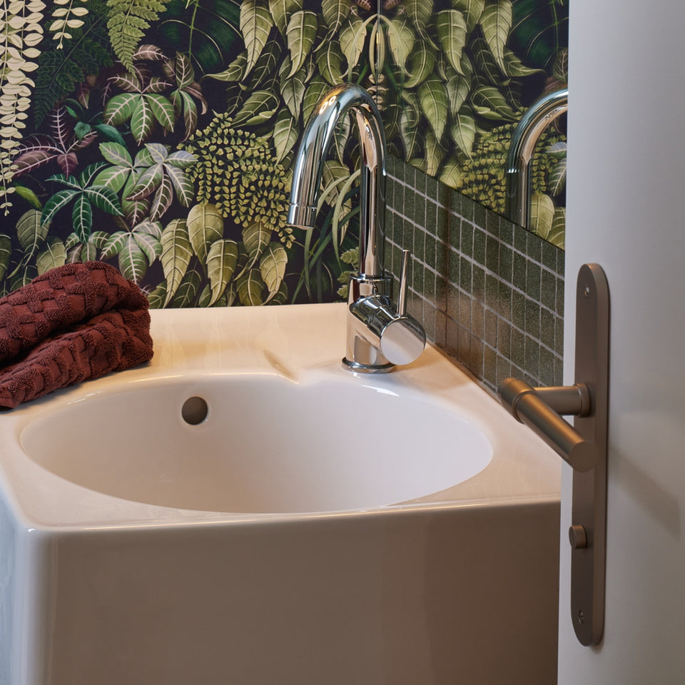 Iver Helsinki Lever Oval Backplate Privacy Kit with Privacy Turn Signature Brass