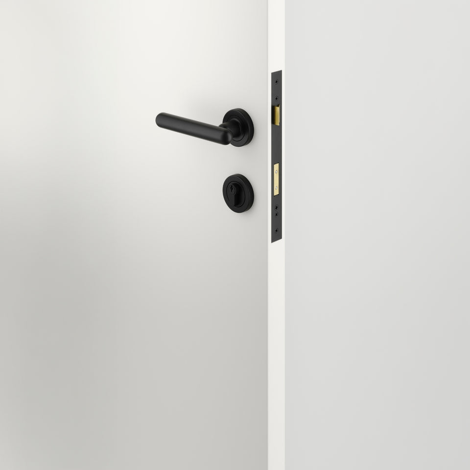 Iver Puerto Lever Round Rose Entrance Kit with Separate High Security Lock Key/Key Matte Black