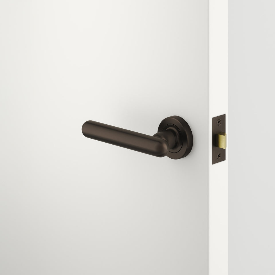 Iver Puerto Lever Round Rose Signature Brass