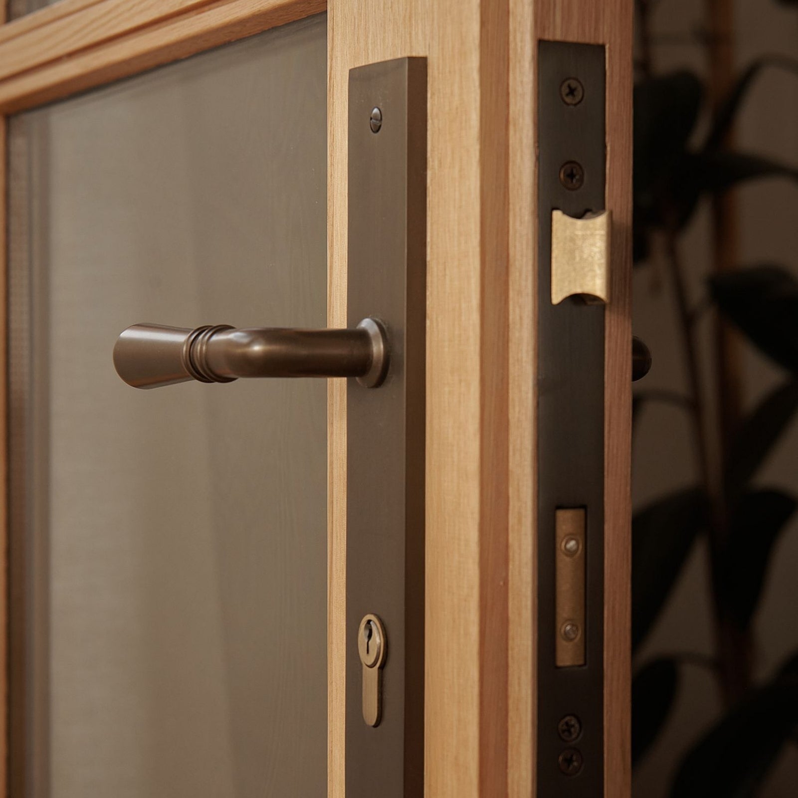 Lifestyle Iver Sarlat Lever Rectangular Backplate Entrance Kit with High Security Lock Signature Brass 10700KENTR60KT - The Blue Space
