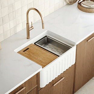 Bao farmhouse ceramic butler sink with ribbed exposed front. Shop kitchen sinks, stainless steel sinks, ceramic sinks, butler sinks and farmhouse sinks at The Blue Space