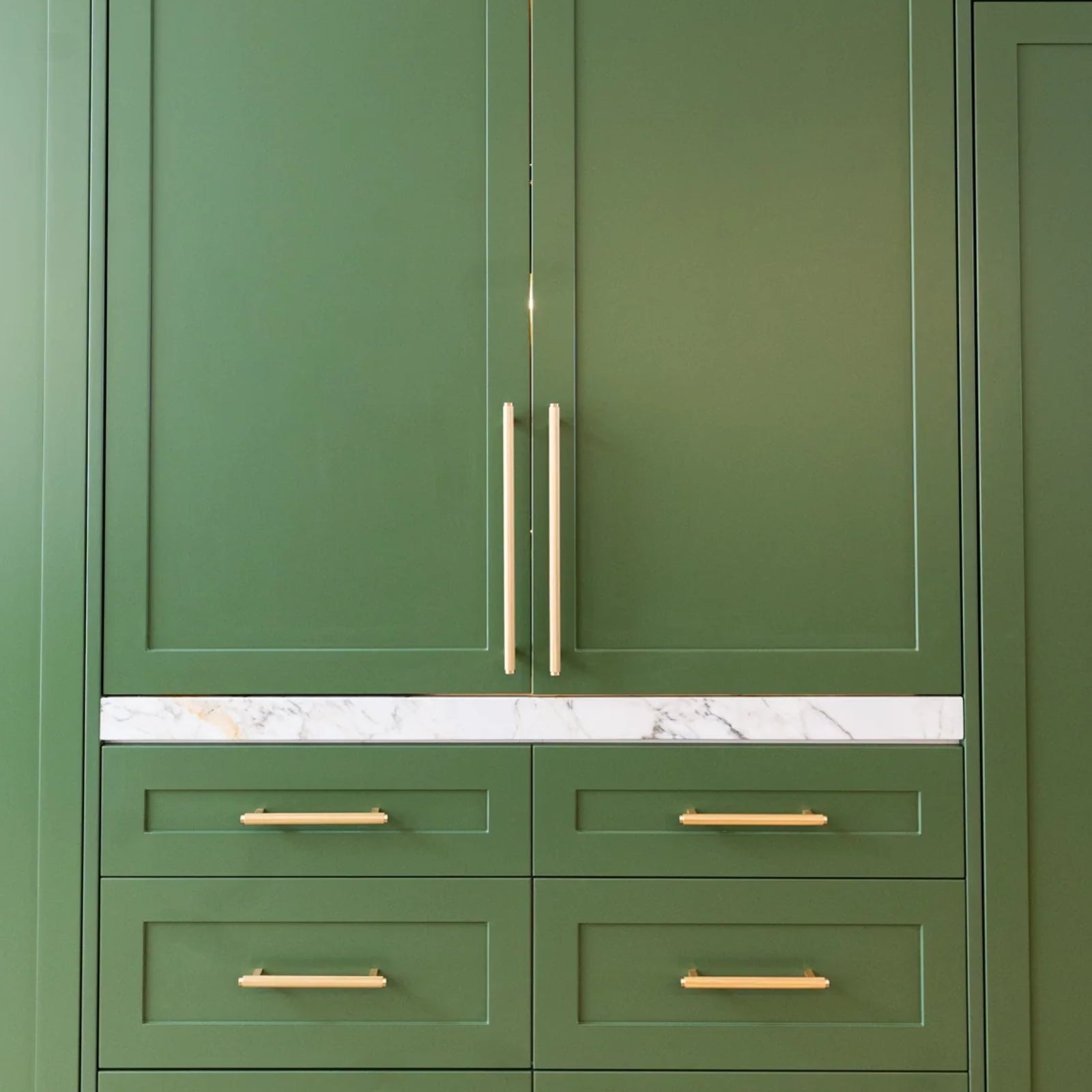 Momo Bellevue Lined Bar Pull Satin Brass P-BVPLD160.BSB - The Blue Space