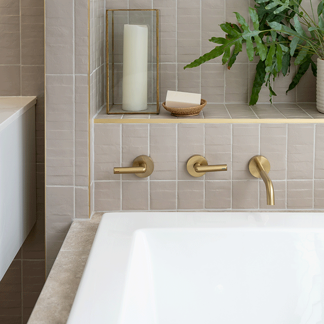 {"type":"root","children":[{"type":"paragraph","children":[{"type":"text","value":"Classic Built-In and Shower Bath Options"}]}]}