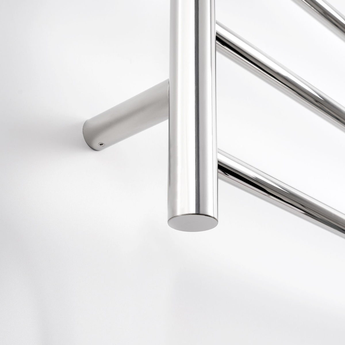 Close Radiant Heated Round Ladder 600 X 1100mm Mirror Polished RTR02 - The Blue Space