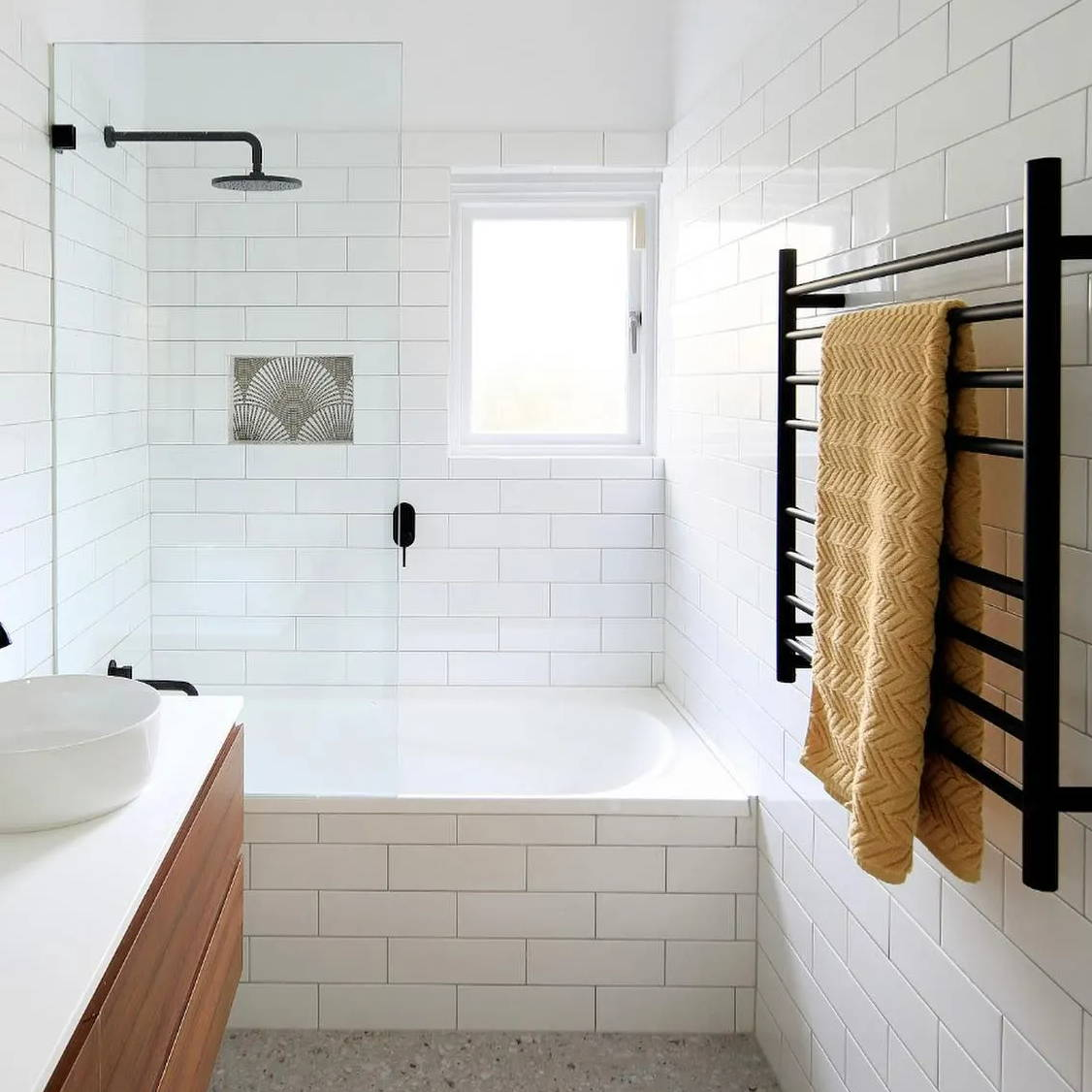 the-blue-space-type-heated-towel-ladders