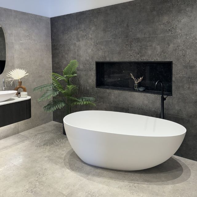 Kaskade Alice Freestanding Egg-Shaped Stone Bath Matte White