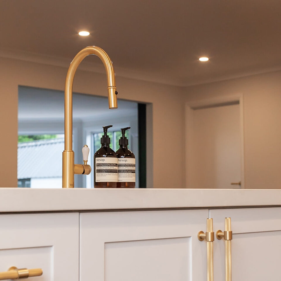 Turner Hastings Ludlow Pull Out Sink Mixer with Metal Lever Handle - Brushed Brass