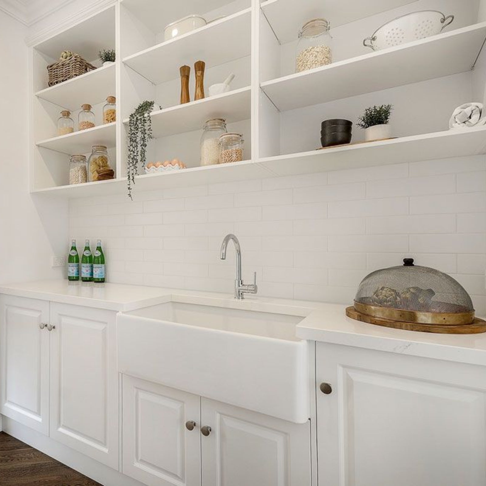 {"type":"root","children":[{"type":"paragraph","children":[{"type":"text","value":"Timeless Farmhouse Style with Lasting Appeal"}]}]}