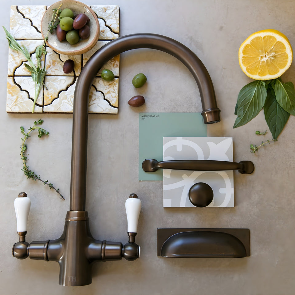 Turner Hastings Tutto 128mm Pull Handle English Bronze