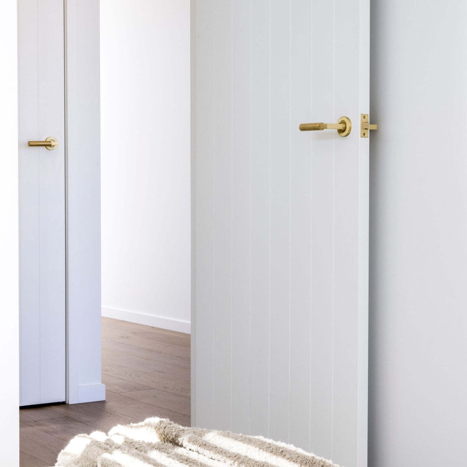 Zanda Zurich Hammered Privacy Lever Set Satin Brass