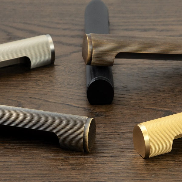 Momo Handles Manhattan Pull Handle Bronze