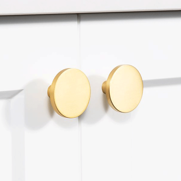 Momo Handles Como Knob Brushed Gold on kitchen cabinet | The Blue Space