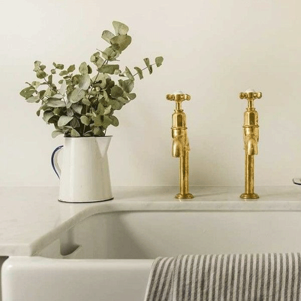 Turner Hastings Belfast Flat Front Fine Fireclay Butler Sink